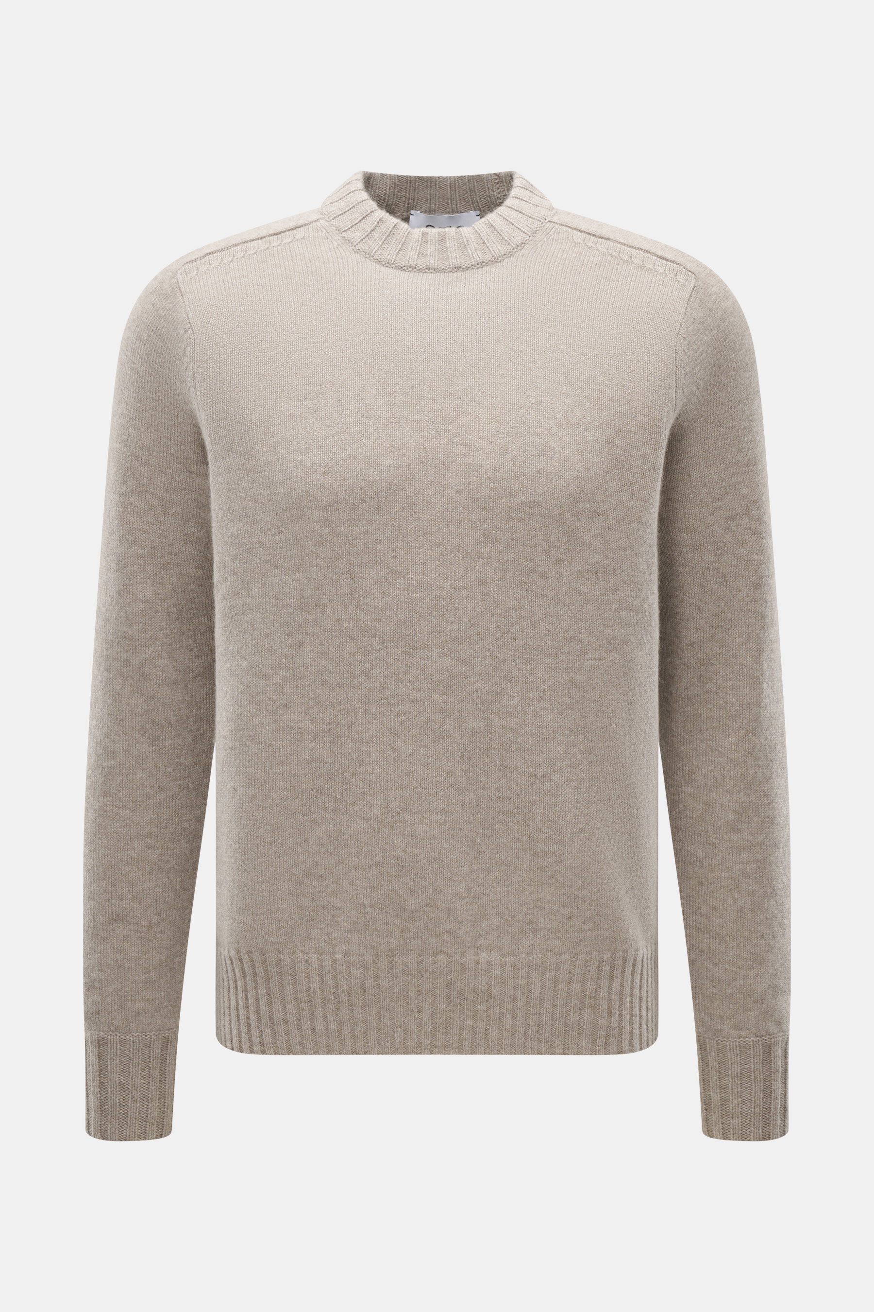 Frontale Nahaufnahme des FTC Cashmere Rundhalspullover sand meliert aus reinem, OEKO-TEX®-zertifiziertem Cashmere mit Slim Fit und Rippbündchen.