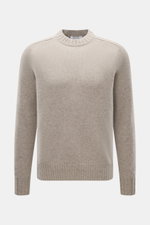 Frontale Nahaufnahme des FTC Cashmere Rundhalspullover sand meliert aus reinem, OEKO-TEX®-zertifiziertem Cashmere mit Slim Fit und Rippbündchen.