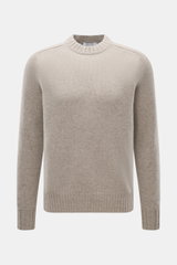 Frontale Nahaufnahme des FTC Cashmere Rundhalspullover sand meliert aus reinem, OEKO-TEX®-zertifiziertem Cashmere mit Slim Fit und Rippbündchen.
