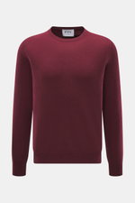 Front view of the FTC Cashmere Crew Neck Sweater Bordeaux in pure cashmere, slim fit with fine knit pattern, crew neckline, and ribbed cuffs, very soft touch.