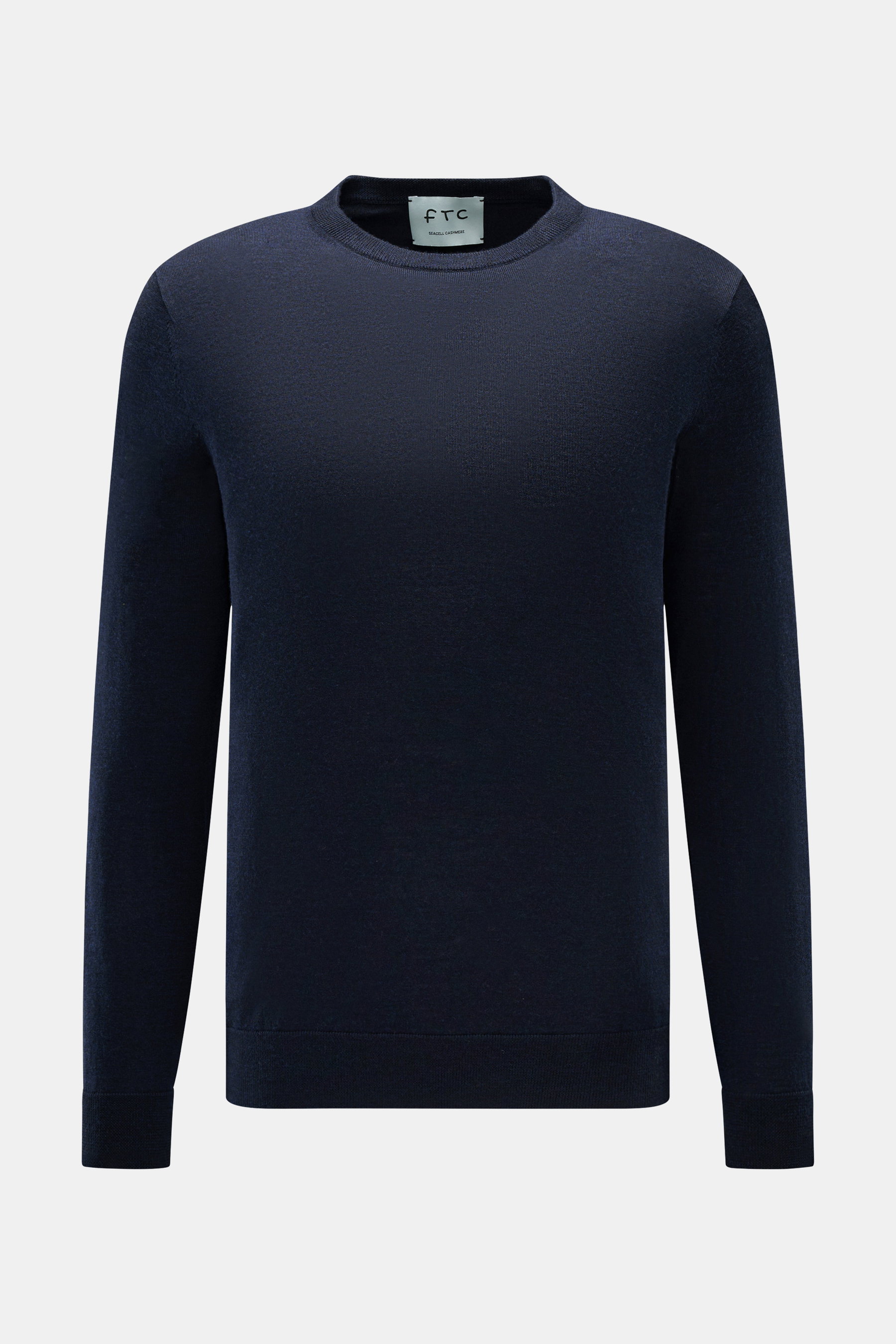 FTC Feinstrick-Rundhalspullover navy, frontal fotografiert, Slim Fit, Mix aus Cashmere und Lyocell, OEKO-TEX®, weicher Griff, feines Strickbild, Rundhals, Rippbündchen.