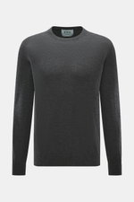 FTC Feinstrick-Rundhalspullover dunkelgrau meliert, frontal fotografiert, Slim Fit, Rundhalsausschnitt, Rippbündchen, Mix aus Cashmere und Lyocell, OEKO-TEX® Standard 100.