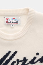 Nahaufnahme von MC2 Saint Barth Rundhals-Pullover 'Heron' creme, fotografiert von oben, mit weichem Griff, mittelfeinem Strickbild, Intarsien, Slim Fit, Rundhalsausschnitt, Ärmelabschluss mit Logo-Stitching und komfortablen Rippbündchen, Mix aus Cashmere,