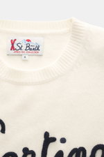 Nahaufnahme des MC2 Saint Barth Rundhals-Pullovers 'Heron Print' creme/multicolor mit weichem Griff, mittelfeinem Strickbild, Slim Fit, Rundhalsausschnitt und Logo-Stitching am Ärmelabschluss. Mix aus Cashmere, Wolle, Viskose und Microfaser, komfortable R