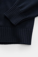 Close-up view of the ribbed cuff and medium-fine knit pattern of the navy 04651/ A trip in a bag Crew neck sweater 'Wintercotton Pocket Crew' navy, made from a blend of cotton and wool with a soft feel, slim fit, crew neckline, contrasting chest pocket, a