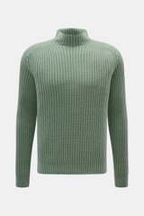 04651/ A trip in a bag Mock Neck Pullover 'Foggy' grün, frontale Nahaufnahme, mittelfeines Patent-Strickmuster, Stehkragen, Slim Fit aus reiner Schurwolle