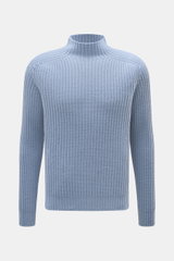 04651/ A trip in a bag Mock Neck Pullover 'Foggy' rauchblau, Slim Fit, Stehkragen, Rippbündchen, reine Schurwolle, frontale Nahaufnahme.