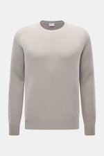 Frontale Nahaufnahme des 04651/ A trip in a bag Cashmere Rundhalspullover 'Extreme Cashmere Crew' taupe, reiner Cashmere, Slim Fit, Rundhalsausschnitt, feines Strickbild.