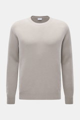 Frontale Nahaufnahme des 04651/ A trip in a bag Cashmere Rundhalspullover 'Extreme Cashmere Crew' taupe, reiner Cashmere, Slim Fit, Rundhalsausschnitt, feines Strickbild.