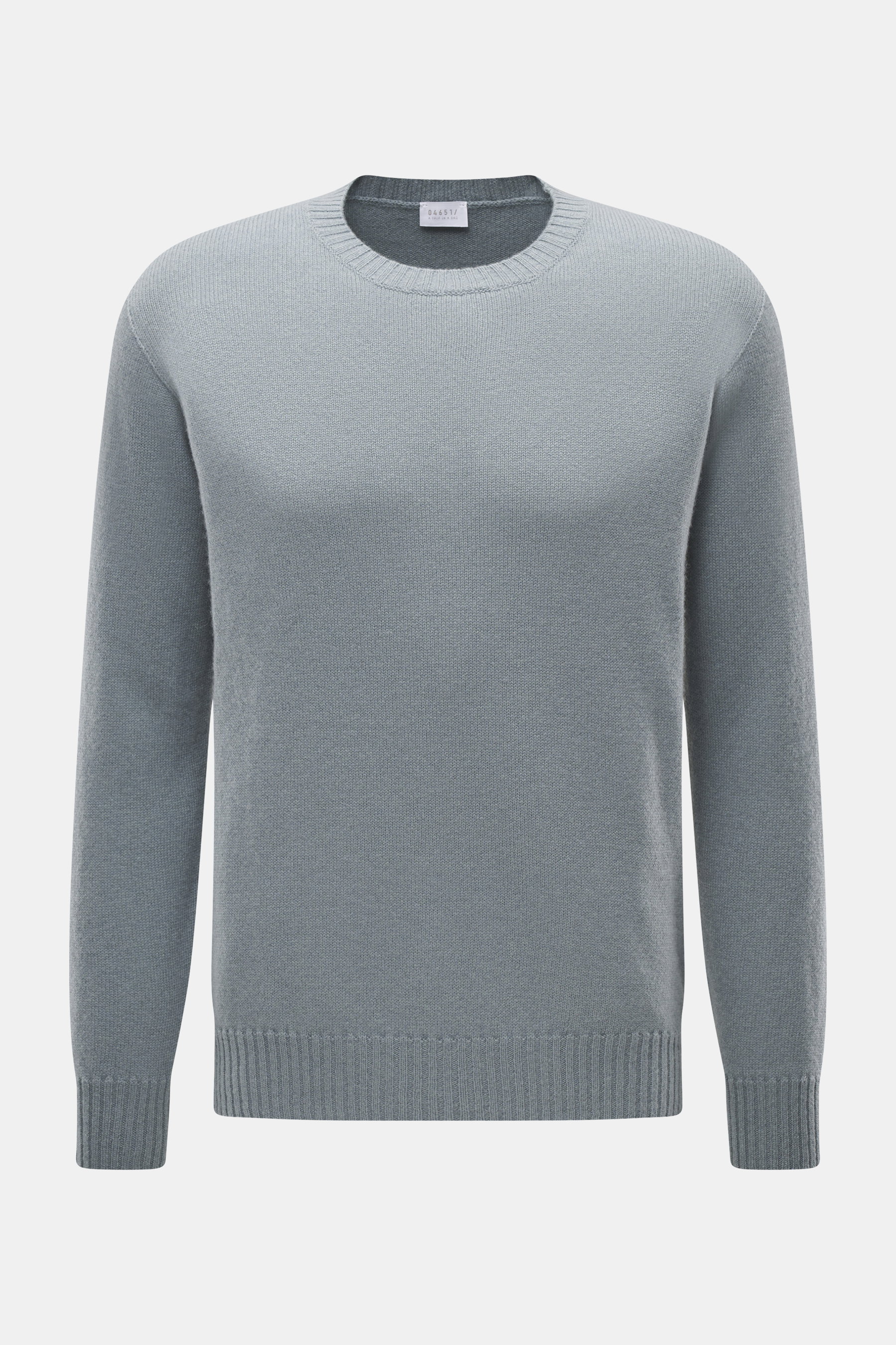 04651/ A trip in a bag Cashmere Rundhalspullover 'Extreme Cashmere Crew' rauchblau, Slim Fit, weicher Griff, feiner Strick, Rundausschnitt, frontal fotografiert.