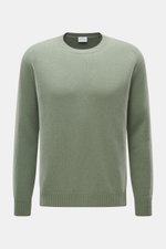 Frontale Nahaufnahme des hellgrünen 04651/ A trip in a bag Cashmere Rundhalspullover 'Extreme Cashmere Crew' mit Slim Fit, Rundhalsausschnitt und feinem Strick.