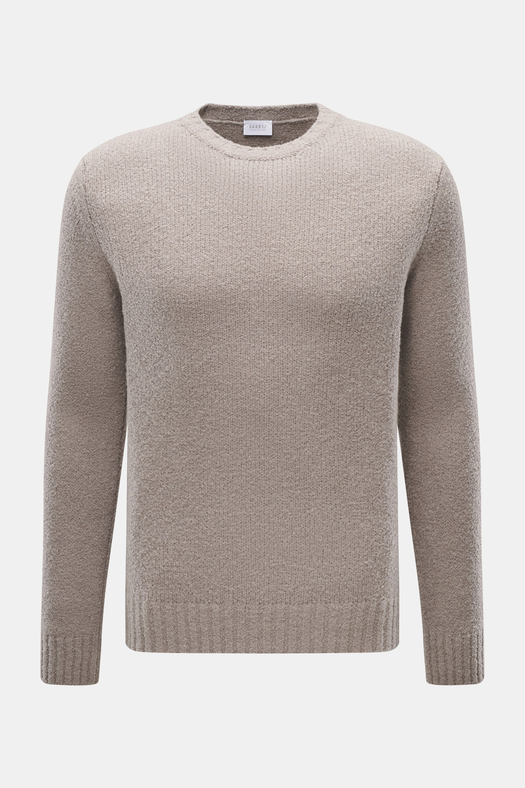 Frontansicht des taupefarbenen 04651/ A trip in a bag Rundhalspullover 'Molly Crew' mit weichem Bouclé-Strick, Slim Fit und Rippbündchen.