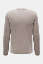 Rückansicht des 04651/ A trip in a bag Rundhalspullovers 'Molly Crew' taupe mit weicher Bouclé-Struktur, Slim Fit und flexiblem Rippbündchen.