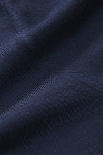 Nahaufnahme des von Braun Merino Feinstrick-Rundhalspullover navy, fein gestrickt aus reiner Merinowolle mit seidig weichem Griff.