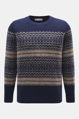 Brustnah fotografierter Brunello Cucinelli Rundhalspullover dunkelblau/taupe gemustert mit Norweger-Strickmuster, weich, Regular Fit, Rundhalsausschnitt.