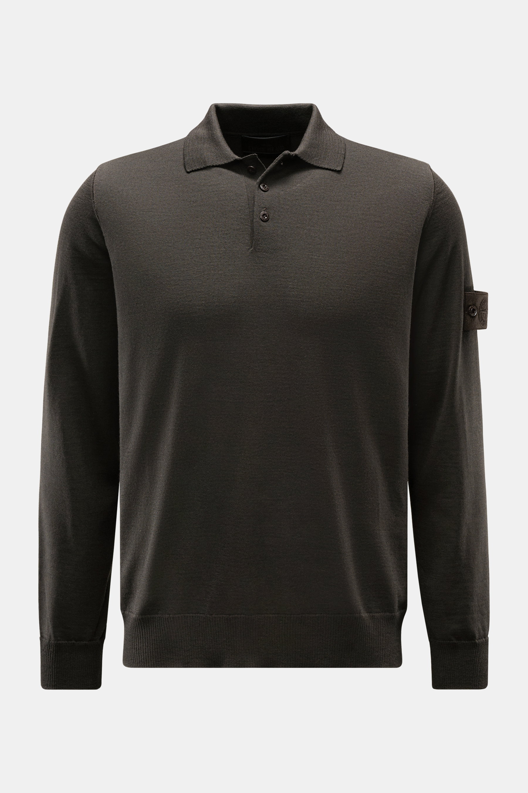 Alt tag (125 characters max):
Front view of Stone Island Strickpolo 'Ghost Pure Light Wool' dunkelbraun, fine wool knit polo with compass badge on arm.

Additional description:
<p>Modern interpretierter Klassiker: Gefertigt aus feiner Wolle präsentiert si
