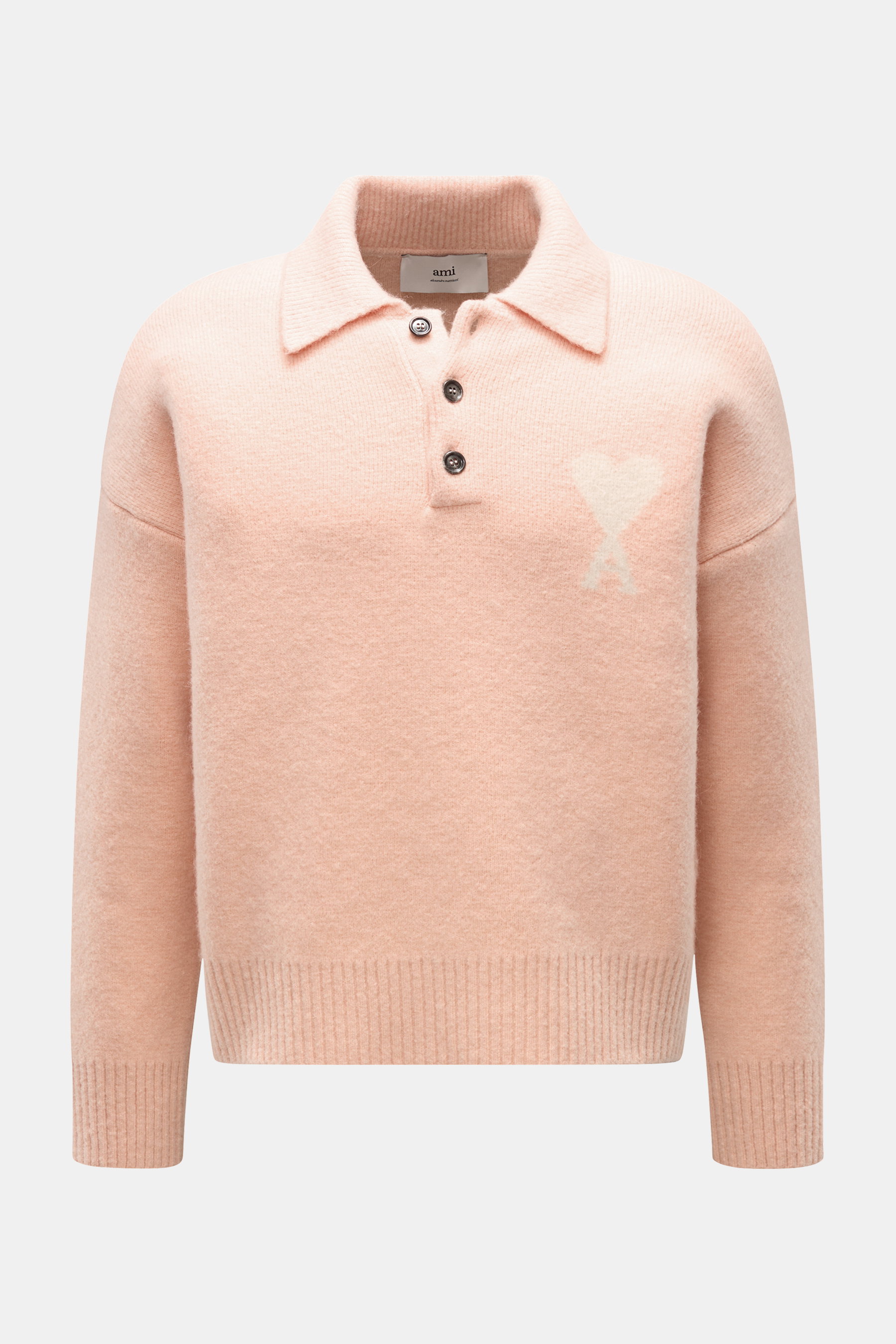 Ami Paris Strickpolo rosé, frontale Ansicht, oversized Fit, Polokragen, drei Knöpfe, elastischer Alpaka-Mix, Herz-Logo eingestrickt, breite Rippbündchen.