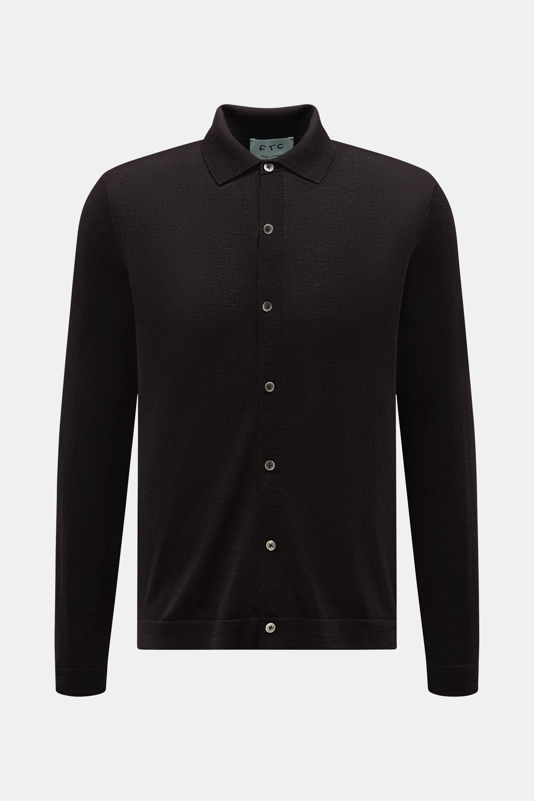 FTC Strickhemd dunkelbraun, frontale Ansicht, Slim Fit, feines Cashmere-Seacell-Gemisch, glatte Knopfleiste, klassischer Umlegekragen, weich und leicht.