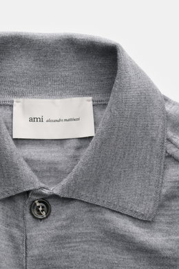 Close-up shot of the collar and top button of the Ami Paris Merino cardigan grey mottled, showing knit fabric texture and label.

<p>Timelessly elegant: The AMI PARIS cardigan, with its knit turn-down collar and pure merino wool fabric, is a comfortable c
