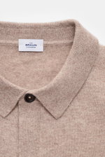 Close-up front view of the von Braun Cashmere knit shirt beige showing the fine knit, slim fit collar, and smooth button placket.

<p>Luxurious winter essential: This VON BRAUN knit shirt in the finest Mongolian cashmere has a timeless design that offers 