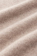Close-up front view of von Braun Cashmere knit shirt beige showing fine knit texture and soft cashmere fabric.

Description: 
<p>Luxurious winter essential: This VON BRAUN knit shirt in the finest Mongolian cashmere has a timeless design that offers versa