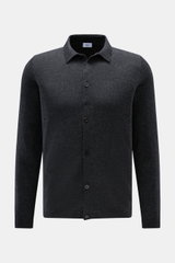 Front view of von Braun Cashmere knit shirt dark grey mottled, slim fit with classic collar and button placket in fine Mongolian cashmere.

<p>Luxurious winter essential: This VON BRAUN knit shirt in the finest Mongolian cashmere has a timeless design t