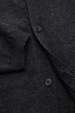 Close-up front view of von Braun Cashmere knit shirt dark grey mottled, showing fine knit fabric, button placket, and ribbed cuff.

<p>Luxurious winter essential: This VON BRAUN knit shirt in the finest Mongolian cashmere has a timeless design that offe