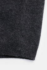 Alt tag (125 characters max):
Close-up from above of the ribbed cuff of the von Braun Cashmere knit shirt dark grey mottled, showing fine knit texture.

Description:
<p>Luxurious winter essential: This VON BRAUN knit shirt in the finest Mongolian cash