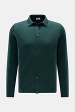Front view of von Braun Cashmere knit shirt dark green, a slim fit, fine knit button-up with classic collar and ribbed bands.

<p>Luxurious winter essential: This VON BRAUN knit shirt in the finest Mongolian cashmere has a timeless design that offers vers