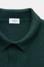Close-up top view of von Braun Cashmere knit shirt dark green, showcasing the classic turn-down collar and fine knit texture.

<p>Luxurious winter essential: This VON BRAUN knit shirt in the finest Mongolian cashmere has a timeless design that offers vers