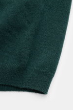 Close-up front view of the von Braun Cashmere knit shirt dark green showing fine knit texture and ribbed cuff detail.

<p>Luxurious winter essential: This VON BRAUN knit shirt in the finest Mongolian cashmere has a timeless design that offers versatility 