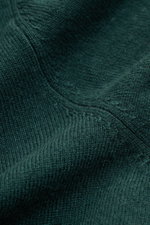 Close-up front angle of von Braun Cashmere knit shirt dark green showing fine knit texture and soft fabric details.

Description:  
<p>Luxurious winter essential: This VON BRAUN knit shirt in the finest Mongolian cashmere has a timeless design that offers