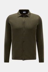 Front view of von Braun Cashmere knit shirt dark olive, slim fit with classic collar, button placket, and ribbed bands.

<p>Luxurious winter essential: This VON BRAUN knit shirt in the finest Mongolian cashmere has a timeless design that offers versatil