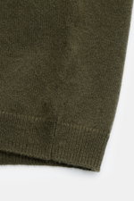 Close-up of the sleeve and ribbed cuff of the von Braun Cashmere knit shirt dark olive, showing fine knit texture from a side angle.

<p>Luxurious winter essential: This VON BRAUN knit shirt in the finest Mongolian cashmere has a timeless design that of