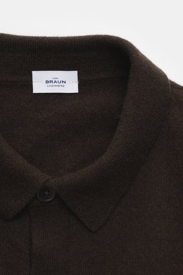 von Braun Cashmere knit shirt dark brown shown from a close-up top front perspective, featuring a classic collar and button placket. 

<p>Luxurious winter essential: This VON BRAUN knit shirt in the finest Mongolian cashmere has a timeless design that off