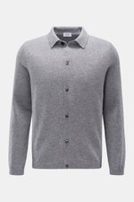 Front view of von Braun Cashmere knit shirt grey melange in fine Mongolian cashmere with slim fit, button placket, turn-down collar, and ribbed bands.

<p>Luxurious winter essential: This VON BRAUN knit shirt in the finest Mongolian cashmere has a timeles