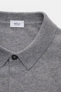 Alt tag (125 characters max): Close-up top view of von Braun Cashmere knit shirt grey melange showing collar, button, and fine soft knit texture.

<p>Luxurious winter essential: This VON BRAUN knit shirt in the finest Mongolian cashmere has a timeless des