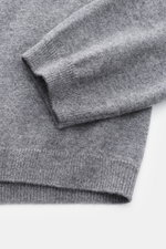 Close-up side view of von Braun Cashmere knit shirt grey melange sleeve and hem in fine, soft Mongolian cashmere knit.

<p>Luxurious winter essential: This VON BRAUN knit shirt in the finest Mongolian cashmere has a timeless design that offers versatility