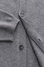 Close-up front view of von Braun Cashmere knit shirt grey melange showing fine knit texture, ribbed cuff, smooth button placket, and buttons.

Description: <p>Luxurious winter essential: This VON BRAUN knit shirt in the finest Mongolian cashmere has a tim