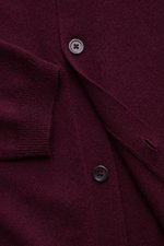 Close-up, top-down view of the von Braun Cashmere knit shirt burgundy showing fine knit texture, buttons, and ribbed cuff.

<p>Luxurious winter essential: This VON BRAUN knit shirt in the finest Mongolian cashmere has a timeless design that offers versati