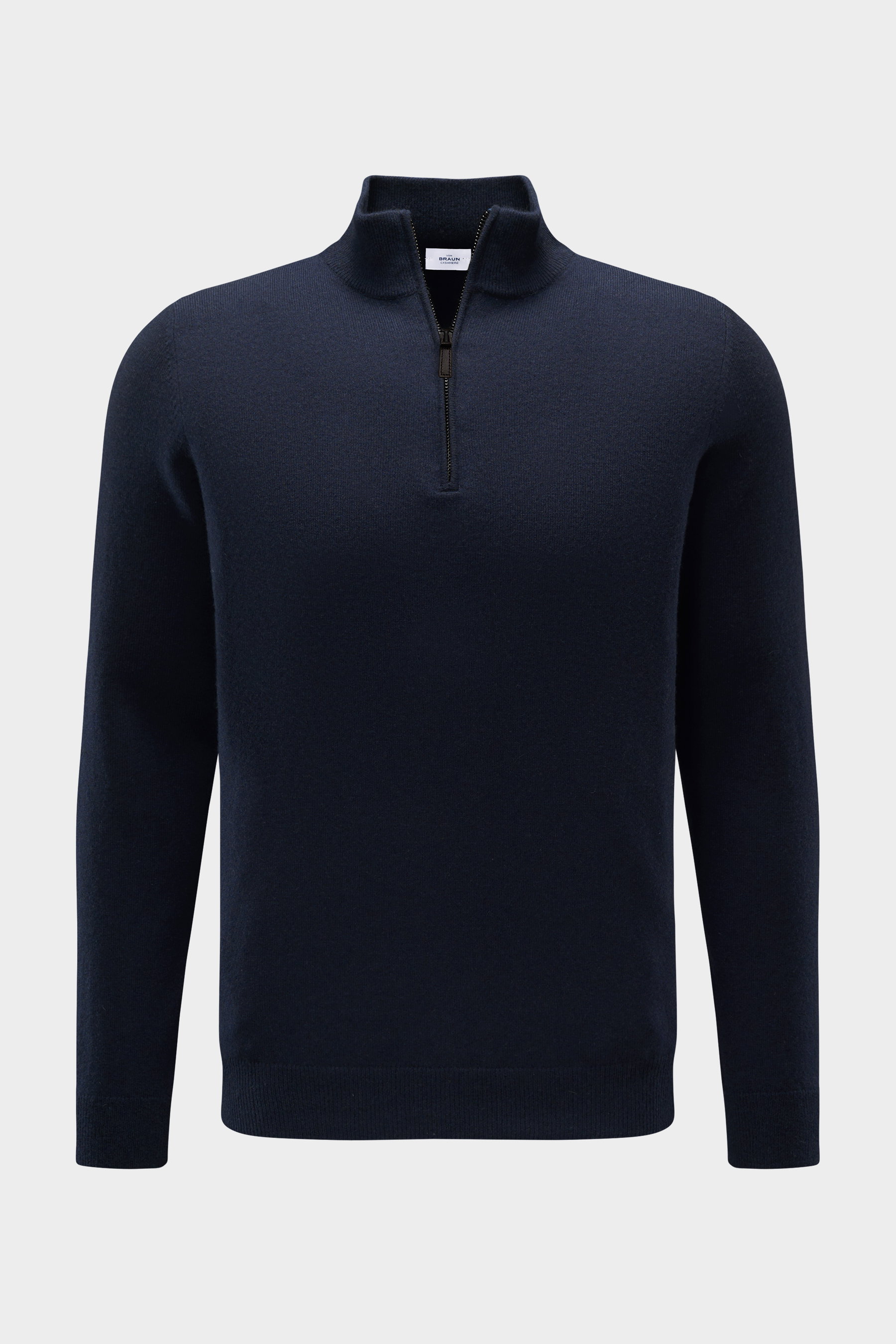 von Braun Cashmere Troyer navy, frontal fotografiert, Slim Fit, reiner Cashmere, weicher Griff, feines Strickbild, Troyerkragen mit Zipper, flexible Rippbündchen.