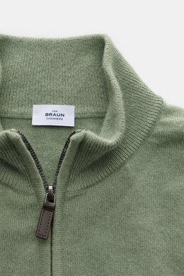 Close-up front view of von Braun Cashmere half-zip jumper sage, showcasing fine knit, slim fit, and signature zip detail.

<p>This clean VON BRAUN half-zip jumper made from high-quality and exceptionally fine Mongolian cashmere combines a timeless design 