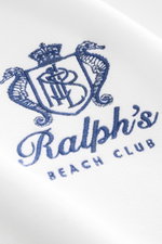 Nahaufnahme des Polo Ralph Lauren Sweatshirt weiß, Fokus auf blaues Stitching mit klassischem Polokragen und weicher Baumwoll-Microfaser-Mischung.
