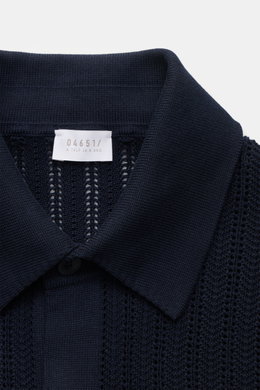 Close-up front view of the 04651/ A trip in a bag Short sleeve knit shirt narrow collar navy, showing textured knit and narrow collar.

<p>Summery ease: With a casual cut and comfortable cotton, this short sleeve knit shirt by 04651/ A TRIP IN A BAG is th
