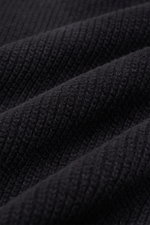 Nahaufnahme des mittelfeinen Strickbilds eines navyfarbenen C.P. Company Strickpolo navy aus Baumwoll-Chenille mit weichem Griff.