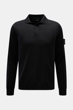 Stone Island Strickpolo 'Ghost Pure Light Wool' schwarz, Frontansicht, feine Wolle, Regular Fit, klassischer Kragen, Kompass-Badge am Oberarm.