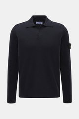 Stone Island Strickpolo navy, Frontansicht, reine Schurwolle, feines Strickbild, weiche Qualität, Regular Fit, gestrickter Polokragen, Zwei-Knopf-Leiste, STONE ISLAND-Weblabel, elastische Bündchen.
