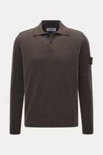 Stone Island Strickpolo dunkelbraun meliert, Frontansicht, reine Schurwolle, feines Strickbild, weiche Qualität, Regular Fit, gestrickter Polokragen, Zwei-Knopf-Leiste, STONE ISLAND-Weblabel, elastische Bündchen.