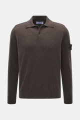Stone Island Strickpolo dunkelbraun meliert, Frontansicht, reine Schurwolle, feines Strickbild, weiche Qualität, Regular Fit, gestrickter Polokragen, Zwei-Knopf-Leiste, STONE ISLAND-Weblabel, elastische Bündchen.