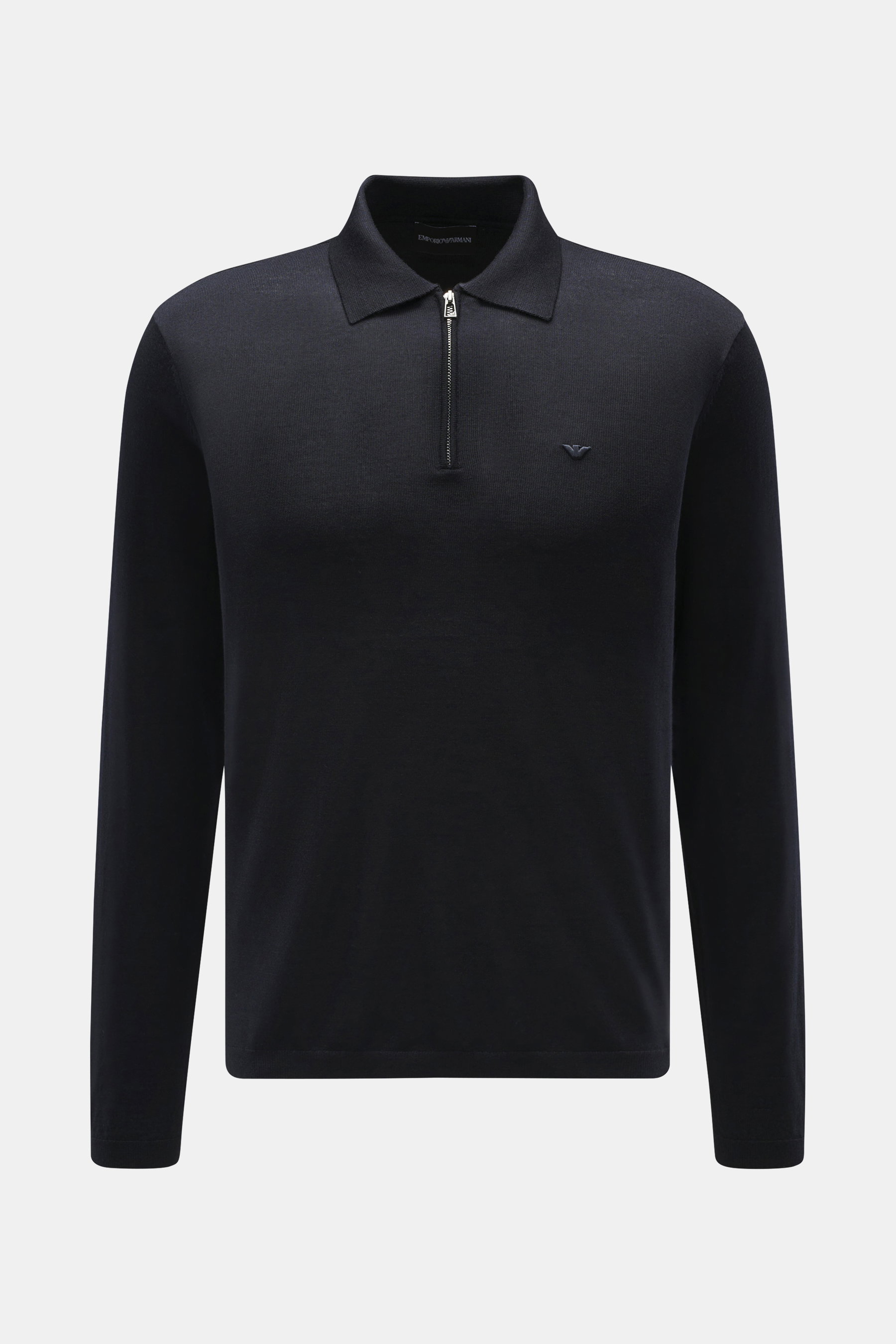 Emporio Armani Strickpolo dark navy, frontale Nahaufnahme, Mix aus Schurwolle und Microfaser, Regular Fit, feines Strickbild, Polokragen mit Zipper, tonales Logo, weicher Griff, elastische Qualität, flexible Rippbündchen.